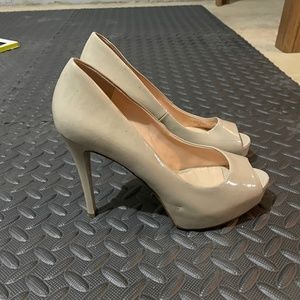 Guess women’s neude pumps